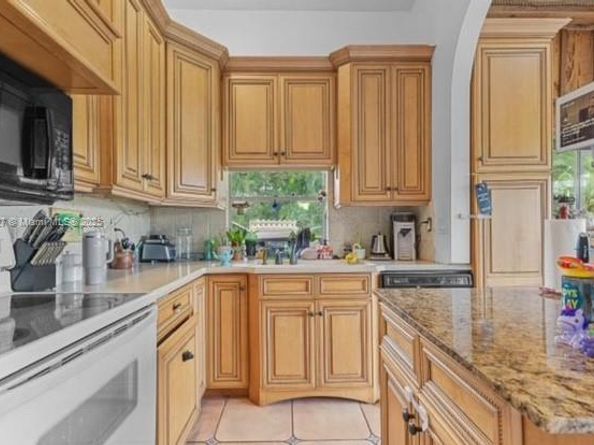 4850 SW 63rd Ter 232, Davie FL 33314