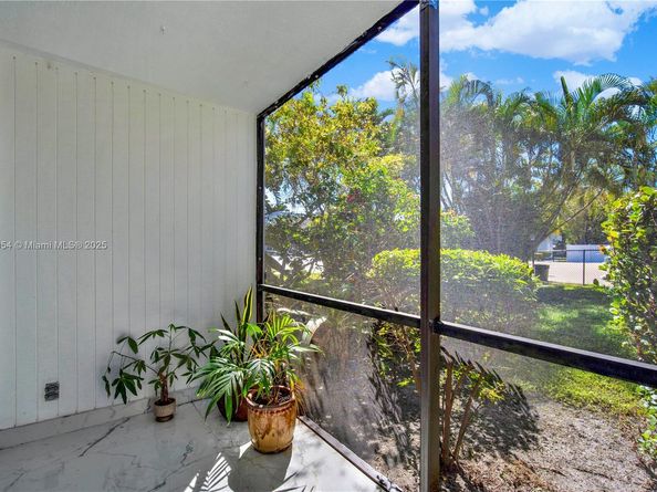 118 Royal Park Dr 1B, Oakland Park FL 33309