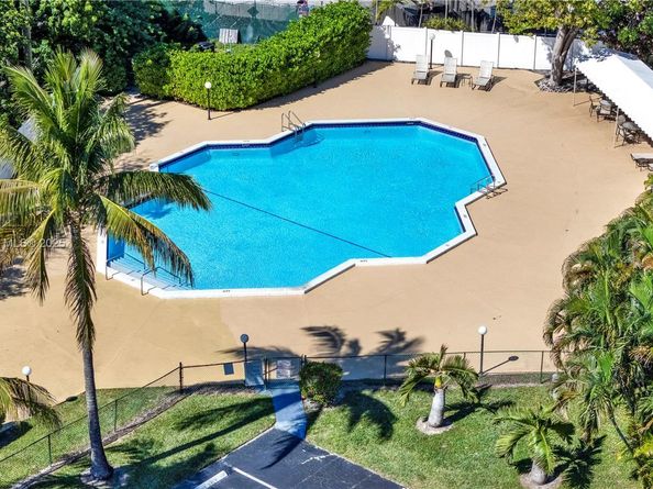 118 Royal Park Dr 1B, Oakland Park FL 33309