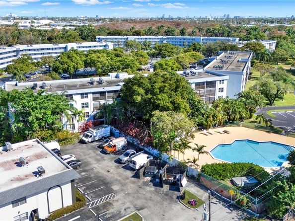 118 Royal Park Dr 1B, Oakland Park FL 33309