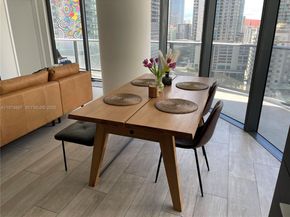 45 SW 9th St 1206, Miami FL 33130