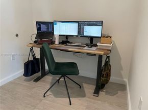 45 SW 9th St 1206, Miami FL 33130