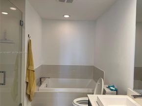 45 SW 9th St 1206, Miami FL 33130