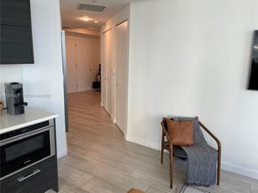 45 SW 9th St 1206, Miami FL 33130