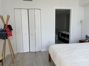 45 SW 9th St 1206, Miami FL 33130