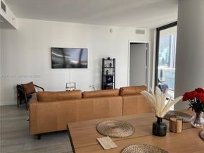 45 SW 9th St 1206, Miami FL 33130