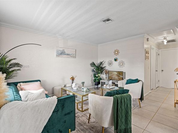 200 Croton Ave 111, Lantana FL 33462