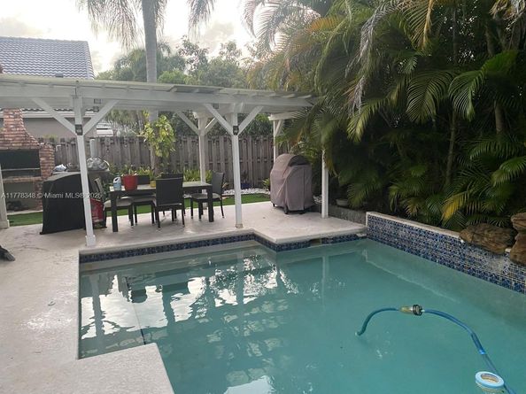 10377 Lima St, Cooper City FL 33026