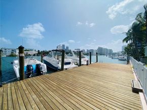 6881 Bay Dr 11, Miami Beach FL 33141
