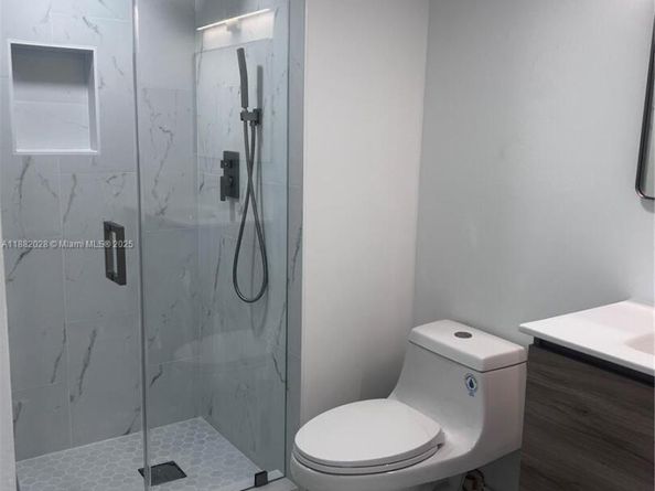 16168 Laurel Dr 101, Weston FL 33326