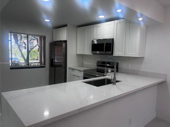 16168 Laurel Dr 101, Weston FL 33326