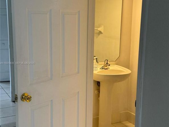 669 NW 42nd Ave, Plantation FL 33317