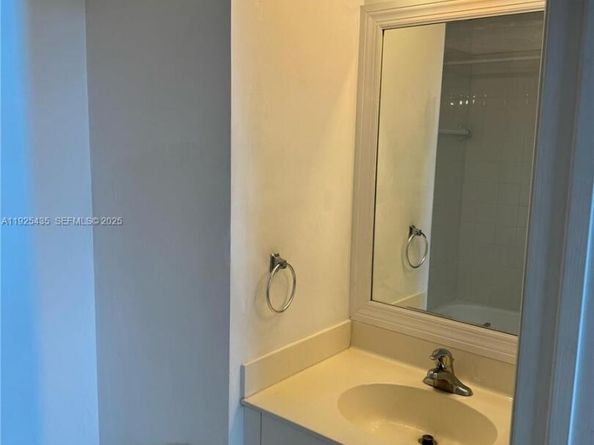 669 NW 42nd Ave, Plantation FL 33317