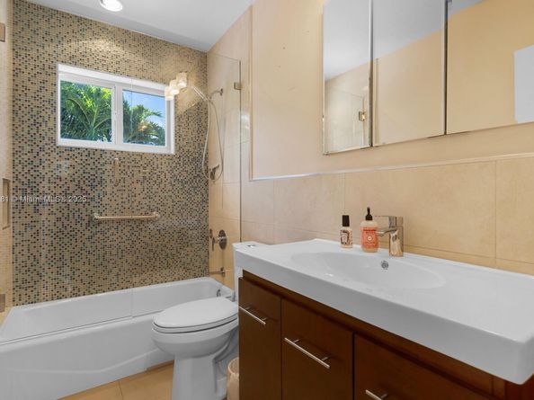 100 NE 123rd St, North Miami FL 33161