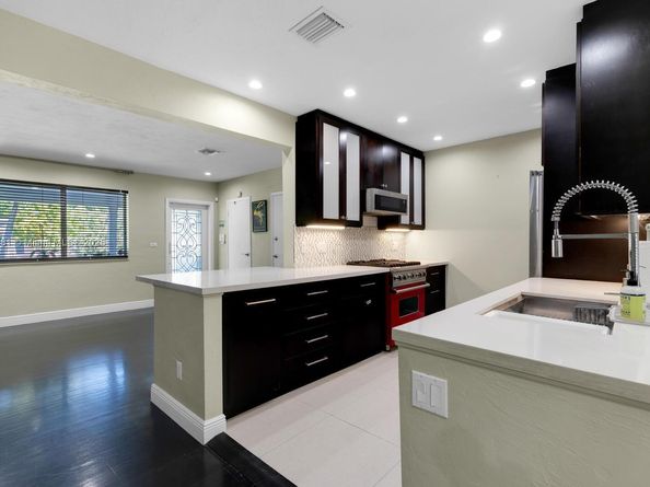 100 NE 123rd St, North Miami FL 33161