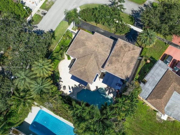 100 NE 123rd St, North Miami FL 33161
