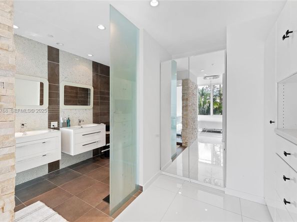 2100 Park Ave 201, Miami Beach FL 33139