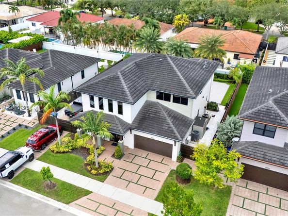 8935 NW 161st Ter, Miami Lakes FL 33018