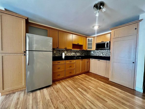 424 SW 7th St 402, Miami FL 33130