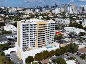 900 SW 8th St 1009, Miami FL 33130