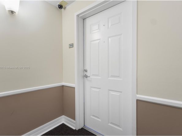 900 SW 8th St 1009, Miami FL 33130