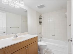 900 SW 8th St 1009, Miami FL 33130