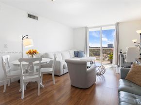 900 SW 8th St 1009, Miami FL 33130