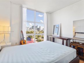 900 SW 8th St 1009, Miami FL 33130