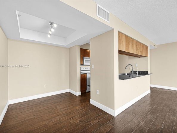 1200 Brickell Bay Dr 3501, Miami FL 33131