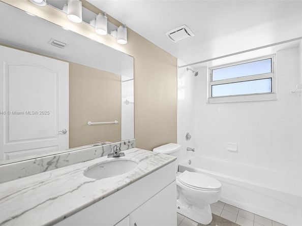 1200 Brickell Bay Dr 3501, Miami FL 33131