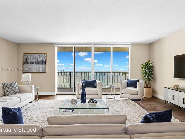 1200 Brickell Bay Dr 3501, Miami FL 33131