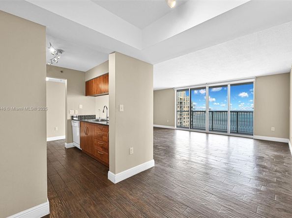 1200 Brickell Bay Dr 3501, Miami FL 33131