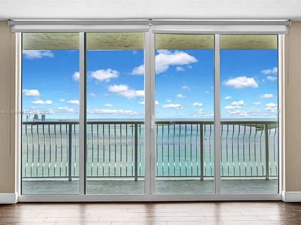 1200 Brickell Bay Dr 3501, Miami FL 33131