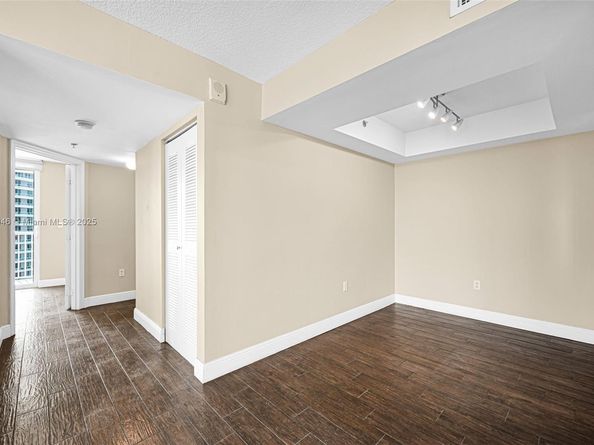 1200 Brickell Bay Dr 3501, Miami FL 33131