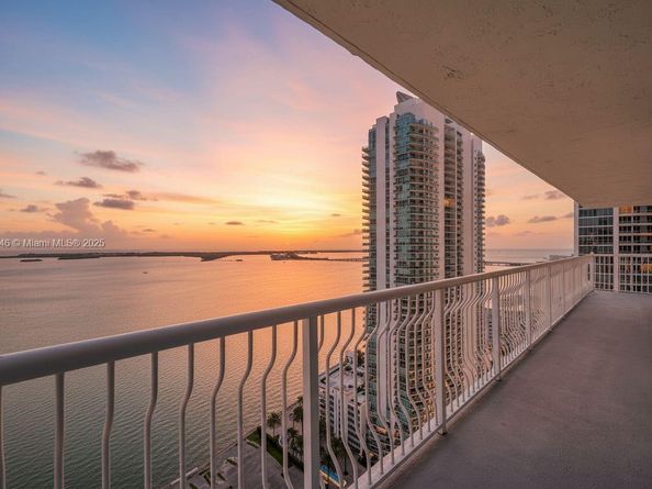 1200 Brickell Bay Dr 3501, Miami FL 33131