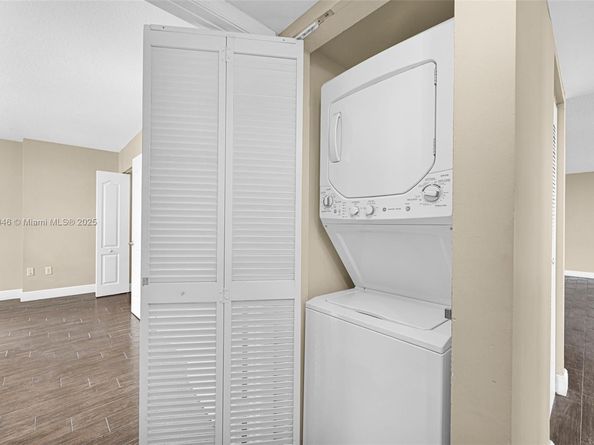 1200 Brickell Bay Dr 3501, Miami FL 33131