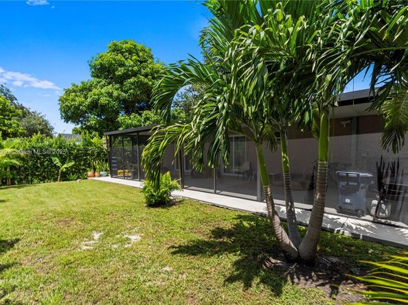 1330 NW 80th St, Miami FL 33147