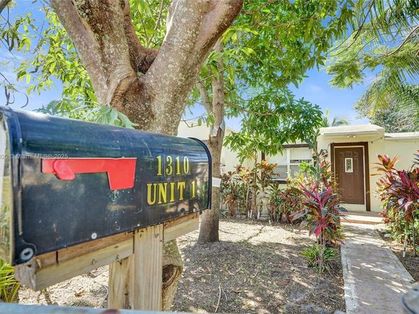 1310 N 24th Ave, Hollywood FL 33020