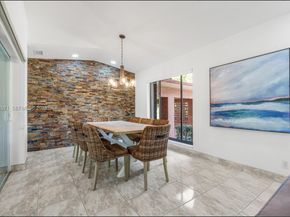 811 N Highland Dr, Hollywood FL 33021