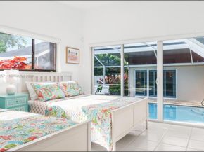 811 N Highland Dr, Hollywood FL 33021