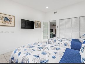 811 N Highland Dr, Hollywood FL 33021