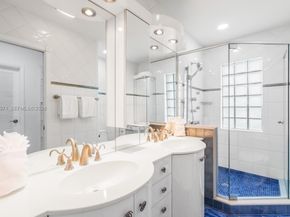 811 N Highland Dr, Hollywood FL 33021