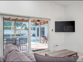 811 N Highland Dr, Hollywood FL 33021