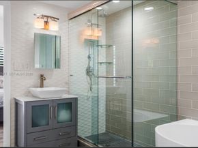 811 N Highland Dr, Hollywood FL 33021