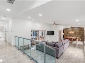 811 N Highland Dr, Hollywood FL 33021