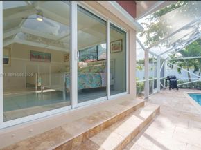 811 N Highland Dr, Hollywood FL 33021