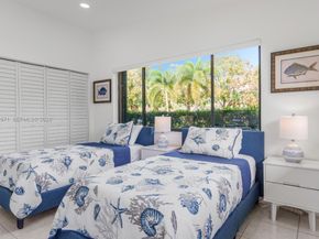 811 N Highland Dr, Hollywood FL 33021