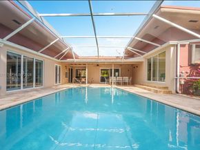 811 N Highland Dr, Hollywood FL 33021