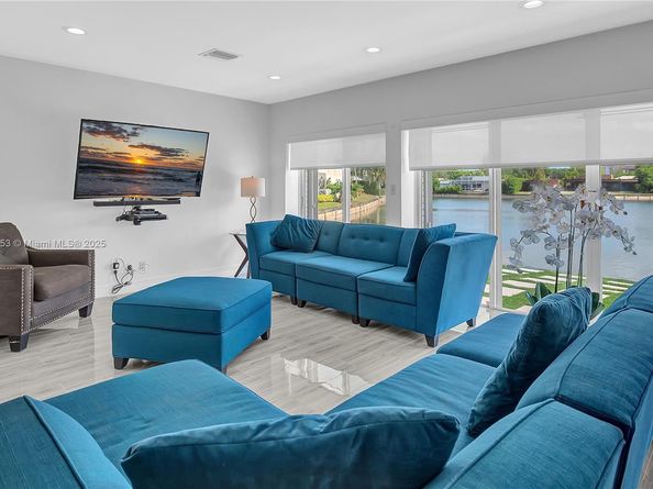 5602 White Cedar Ln, Tamarac FL 33319