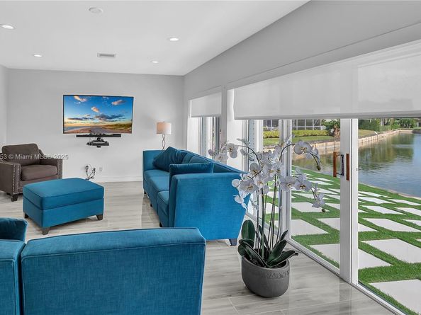 5602 White Cedar Ln, Tamarac FL 33319